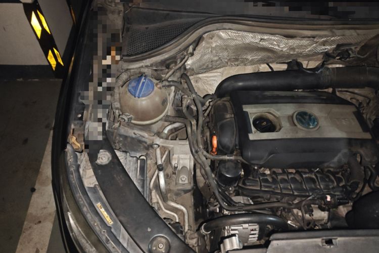 Used Volkswagen Tiguan 2013 1.8 TSI Automatic All-Wheel Drive Luxury Model Engine Bay Right