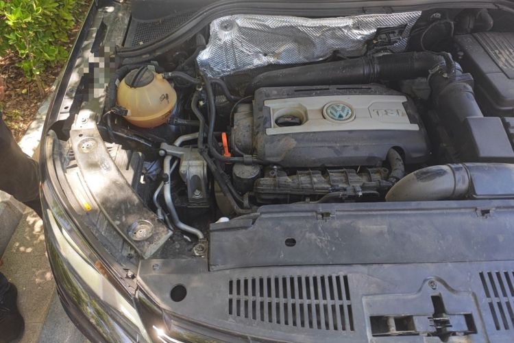 Used Volkswagen Tiguan 2013 2.0 TSI Automatic All-Wheel Drive Luxury Edition Engine Bay Right