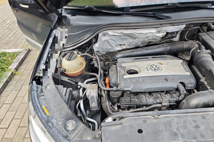 Used Volkswagen Tiguan 2013 1.8 TSI Automatic All-Wheel Drive Luxury Model Engine Bay Right