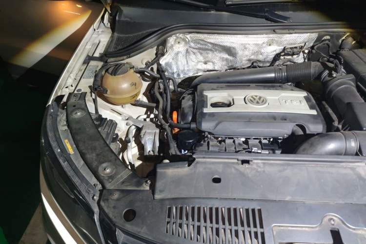 Used Volkswagen Tiguan 2013 1.8 TSI Automatic Two-Wheel Drive Comfort Edition Engine Bay Right