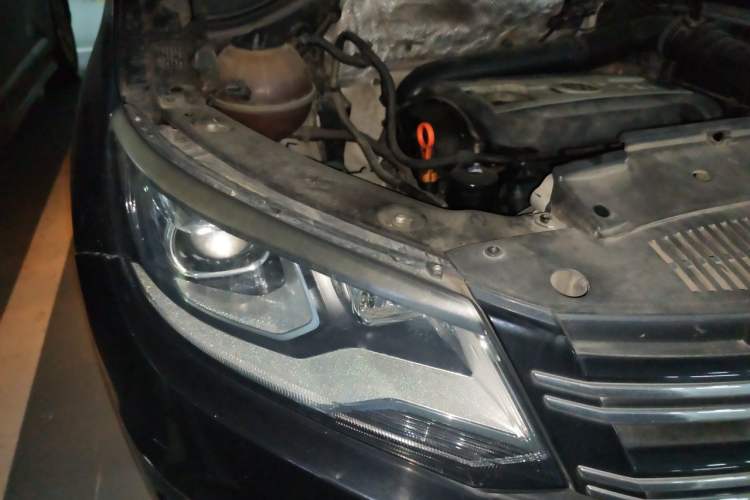 Used Volkswagen Tiguan 2013 1.8 TSI Automatic Two-Wheel Drive Comfort Edition Engine Bay Right