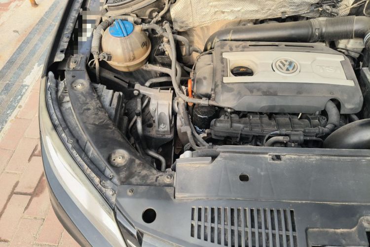 Used Volkswagen Tiguan 2013 1.8 TSI Automatic All-Wheel Drive Luxury Model Engine Bay Right