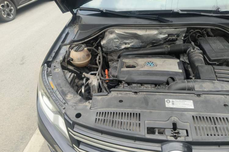 Used Volkswagen Tiguan 2013 2.0 TSI Automatic All-Wheel Drive Luxury Edition Engine Bay Right