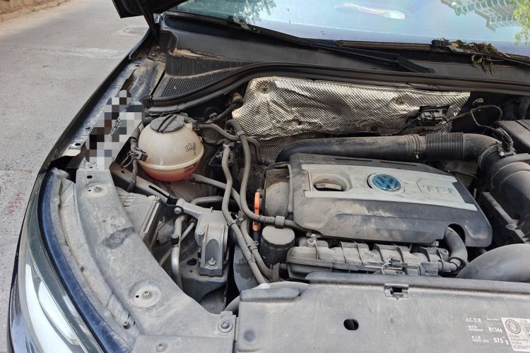 Used Volkswagen Tiguan 2013 1.8 TSI Automatic All-Wheel Drive Luxury Model Engine Bay Right