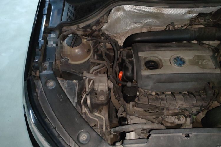 Used Volkswagen Tiguan 2013 2.0 TSI Automatic All-Wheel-Drive Flagship Edition Engine Bay Right