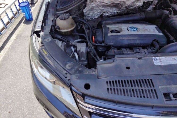 Used Volkswagen Tiguan 2013 1.8 TSI Automatic All-Wheel Drive Luxury Model Engine Bay Right