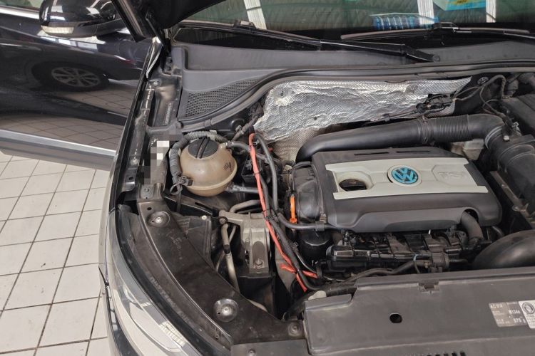 Used Volkswagen Tiguan 2013 2.0 TSI Automatic All-Wheel-Drive Flagship Edition Engine Bay Right
