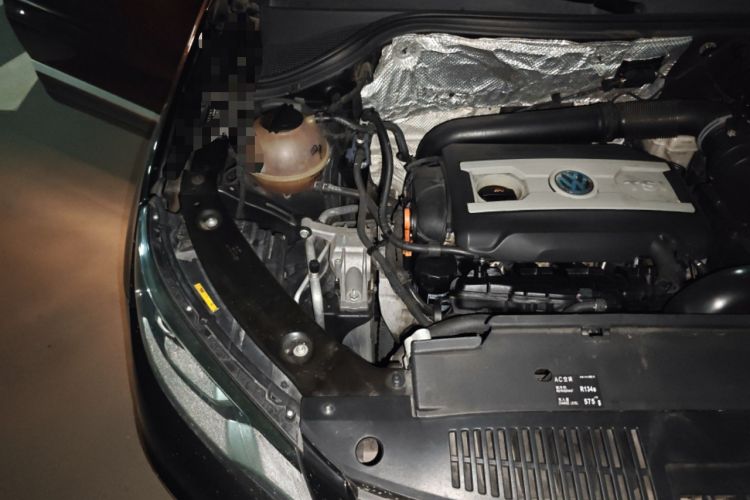 Used Volkswagen Tiguan 2013 2.0 TSI Automatic All-Wheel Drive Luxury Edition Engine Bay Right