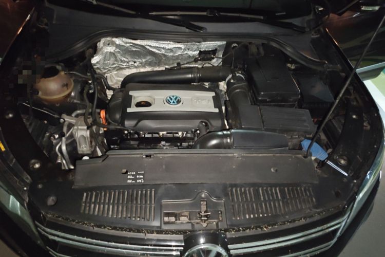 Used Volkswagen Tiguan 2013 2.0 TSI Automatic All-Wheel Drive Luxury Edition Engine Bay
