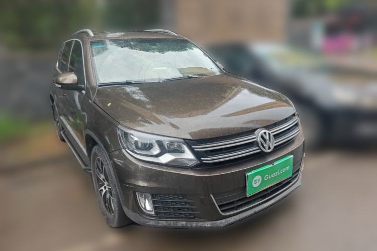 Used Volkswagen Tiguan 2013 1.8 TSI Automatic All-Wheel Drive Luxury Model Front Right 45 Deg