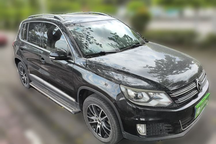 Used Volkswagen Tiguan 2013 1.8 TSI Automatic All-Wheel Drive Luxury Model Front Right 45 Deg