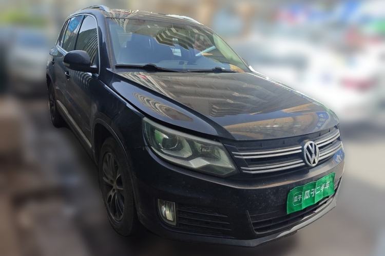 Used Volkswagen Tiguan 2013 1.8 TSI Automatic All-Wheel Drive Luxury Model Front Right 45 Deg