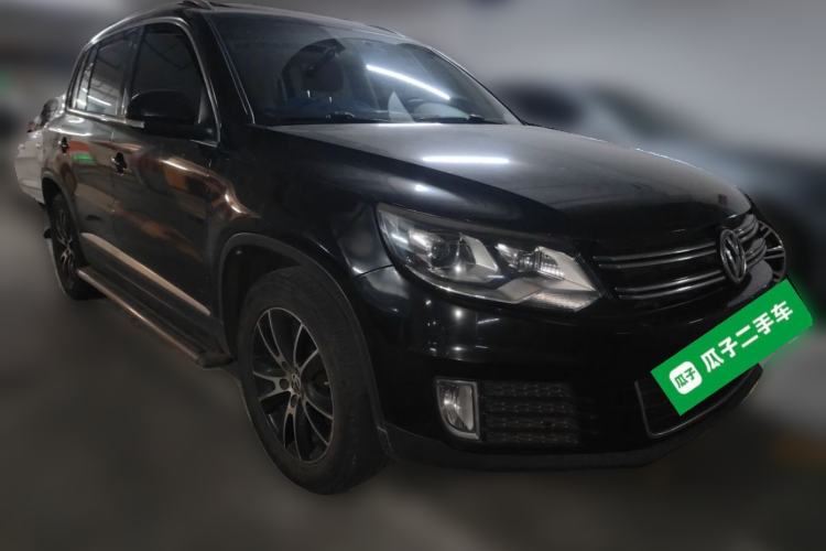 Used Volkswagen Tiguan 2013 1.8 TSI Automatic All-Wheel Drive Luxury Model Front Right 45 Deg
