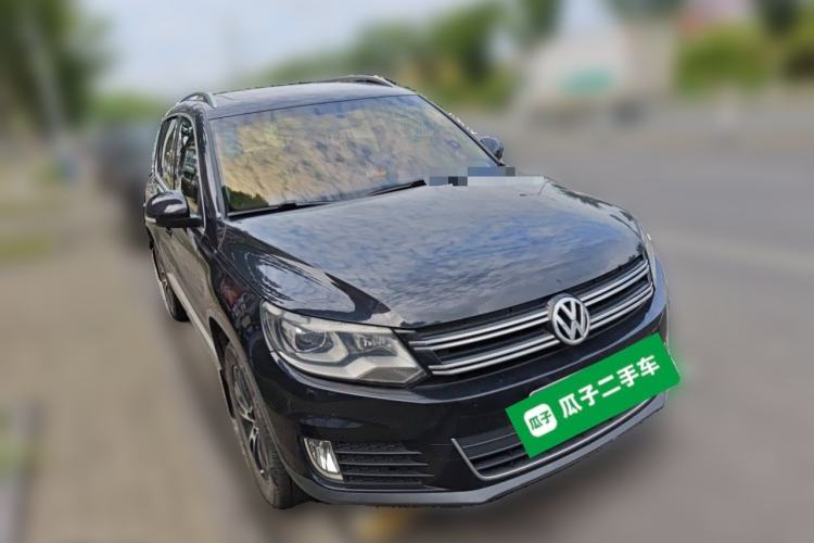 Used Volkswagen Tiguan 2013 1.8 TSI Automatic All-Wheel Drive Luxury Model Front Right 45 Deg