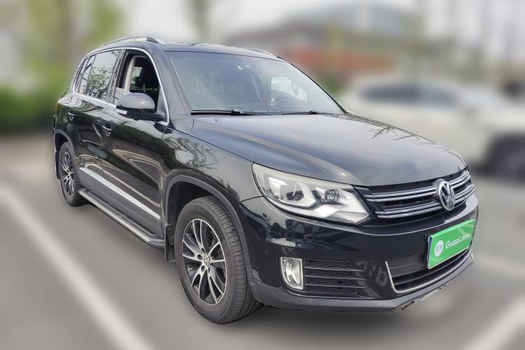 Used Volkswagen Tiguan 2013 2.0 TSI Automatic All-Wheel Drive Luxury Edition Front Right 45 Deg