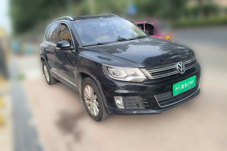 Used Volkswagen Tiguan 2013 1.8 TSI Automatic All-Wheel Drive Luxury Model Front Right 45 Deg