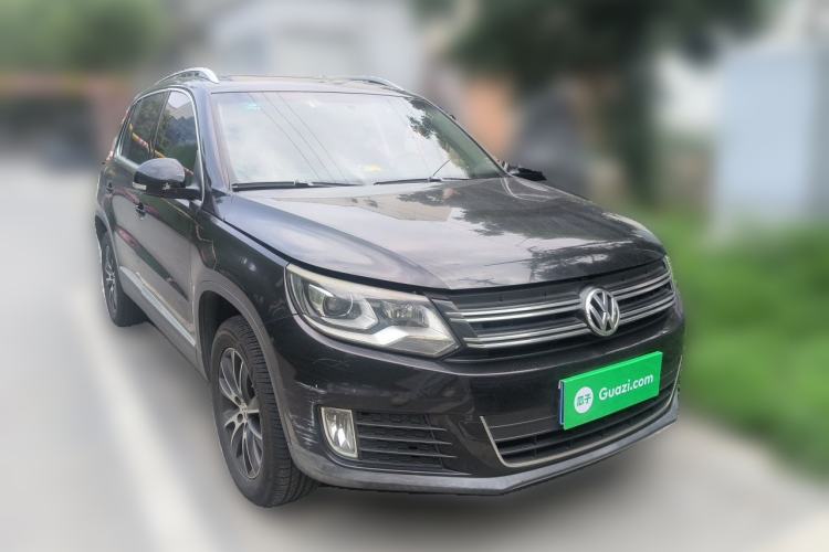 Used Volkswagen Tiguan 2013 2.0 TSI Automatic All-Wheel Drive Luxury Edition Front Right 45 Deg