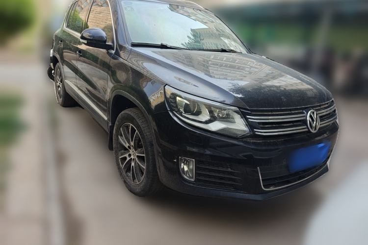 Used Volkswagen Tiguan 2013 1.8 TSI Automatic All-Wheel Drive Luxury Model Front Right 45 Deg
