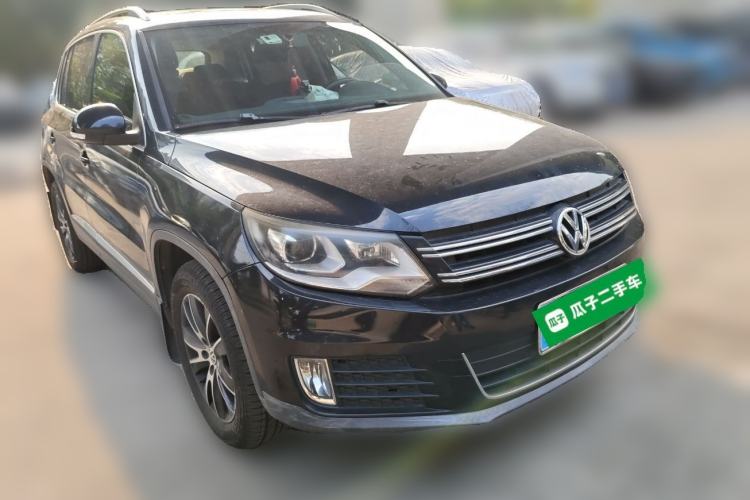 Used Volkswagen Tiguan 2013 1.8 TSI Automatic All-Wheel Drive Luxury Model Front Right 45 Deg