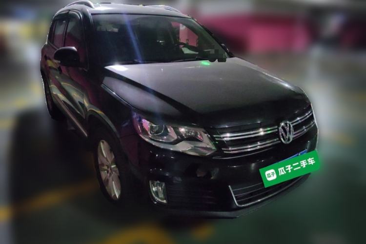 Used Volkswagen Tiguan 2013 1.8 TSI Automatic All-Wheel Drive Luxury Model Front Right 45 Deg
