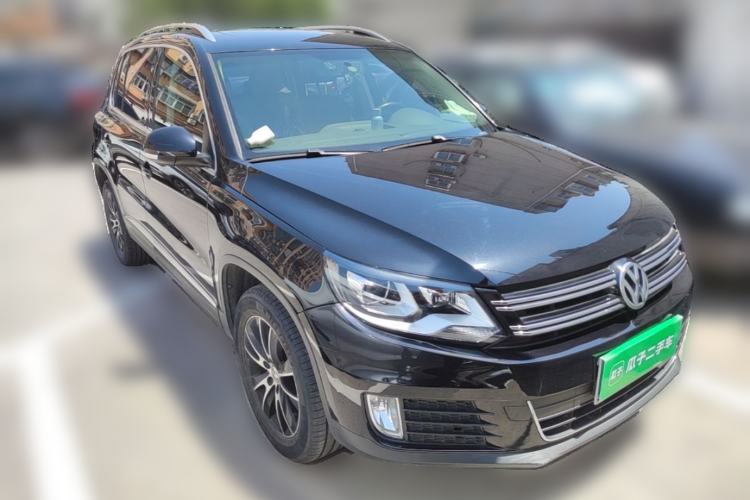 Used Volkswagen Tiguan 2013 1.8 TSI Automatic All-Wheel Drive Luxury Model Front Right 45 Deg
