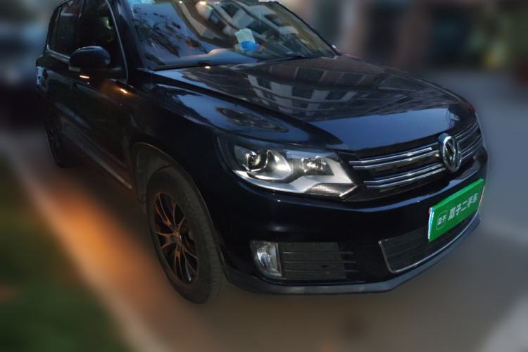 Used Volkswagen Tiguan 2013 2.0 TSI Automatic All-Wheel Drive Luxury Edition Front Right 45 Deg