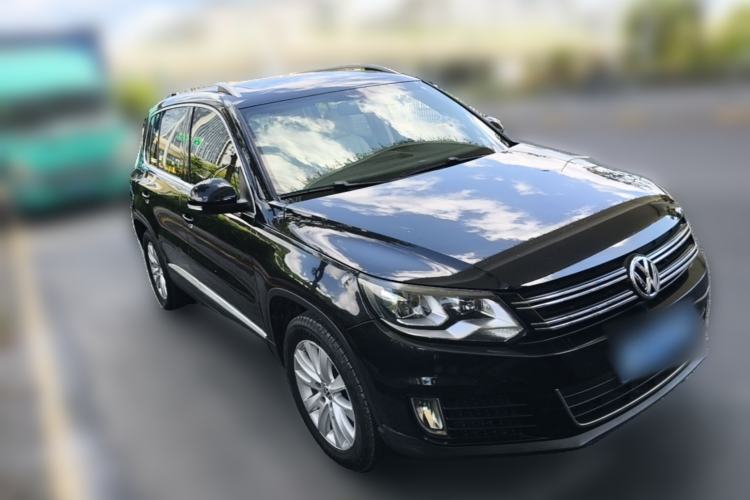 Used Volkswagen Tiguan 2013 1.8 TSI Automatic All-Wheel Drive Luxury Model Front Right 45 Deg