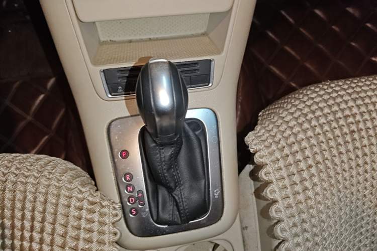 Used Volkswagen Tiguan 2013 1.8 TSI Automatic Two-Wheel Drive Comfort Edition Gear Lever