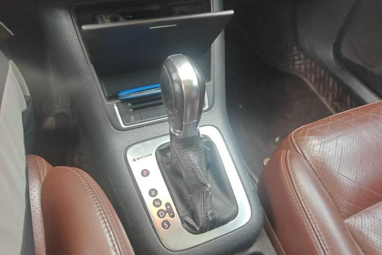 Used Volkswagen Tiguan 2013 1.8 TSI Automatic All-Wheel Drive Luxury Model Gear Lever