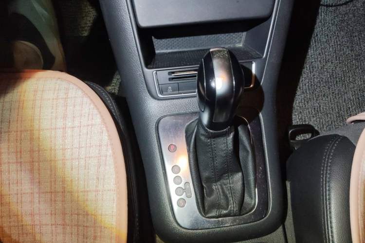 Used Volkswagen Tiguan 2013 1.8TSI Automatic Two-Wheel Drive Trend Edition Gear Lever