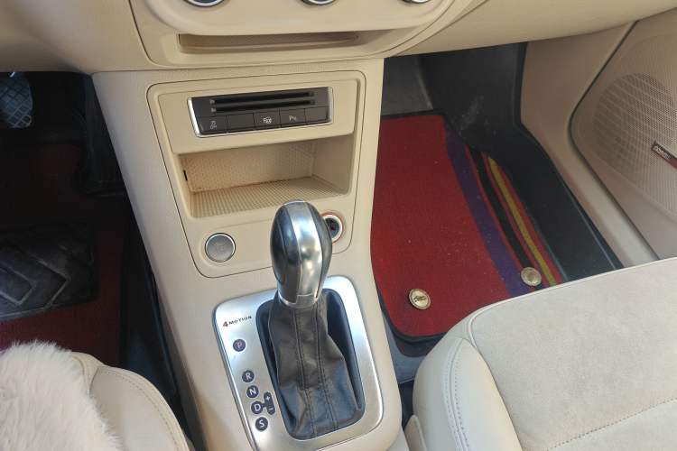 Used Volkswagen Tiguan 2013 2.0 TSI Automatic All-Wheel-Drive Flagship Edition Gear Lever
