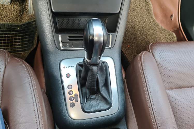 Used Volkswagen Tiguan 2013 1.8 TSI Automatic All-Wheel Drive Luxury Model Gear Lever