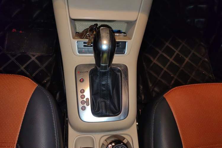 Used Volkswagen Tiguan 2013 1.8 TSI Automatic All-Wheel Drive Luxury Model Gear Lever