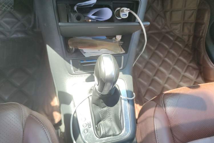 Used Volkswagen Tiguan 2013 1.8 TSI Automatic All-Wheel Drive Luxury Model Gear Lever