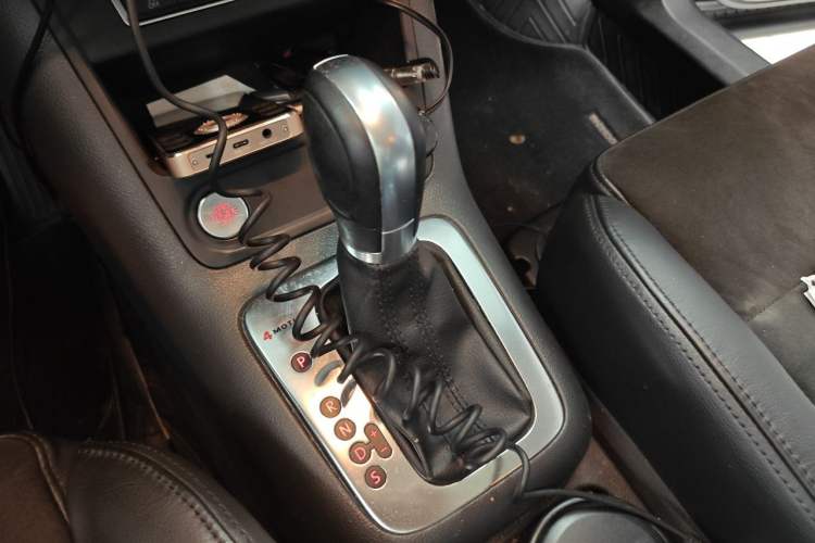 Used Volkswagen Tiguan 2013 2.0 TSI Automatic All-Wheel-Drive Flagship Edition Gear Lever