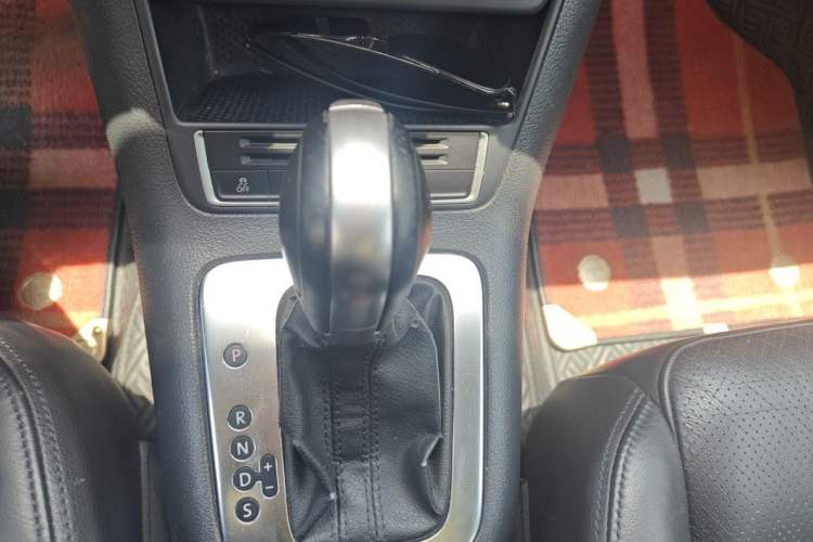 Used Volkswagen Tiguan 2013 1.8TSI Automatic Two-Wheel Drive Luxury Model Gear Lever