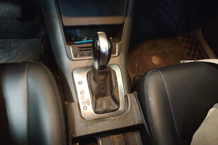 Used Volkswagen Tiguan 2013 1.8TSI Automatic Two-Wheel Drive Trend Edition Gear Lever