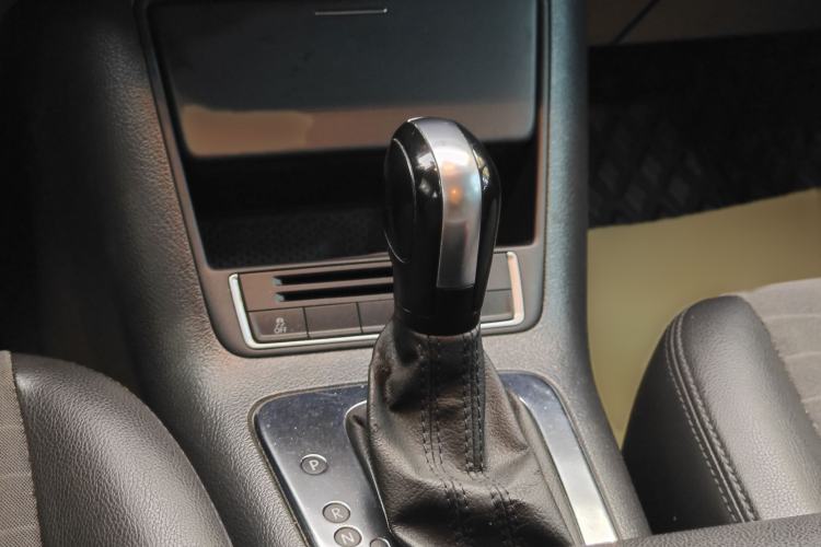 Used Volkswagen Tiguan 2013 1.8TSI Automatic Two-Wheel Drive Trend Edition Gear Lever
