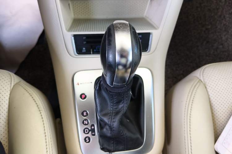 Used Volkswagen Tiguan 2013 1.8 TSI Automatic All-Wheel Drive Luxury Model Gear Lever
