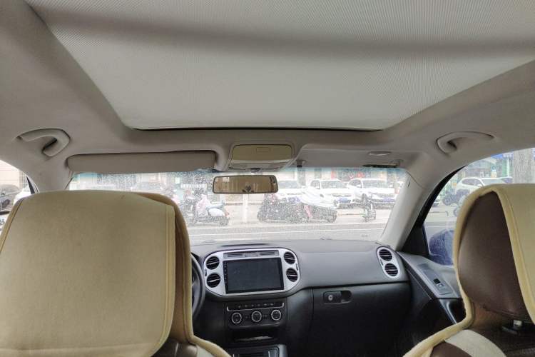 Used Volkswagen Tiguan 2013 2.0 TSI Automatic All-Wheel-Drive Flagship Edition Headliner