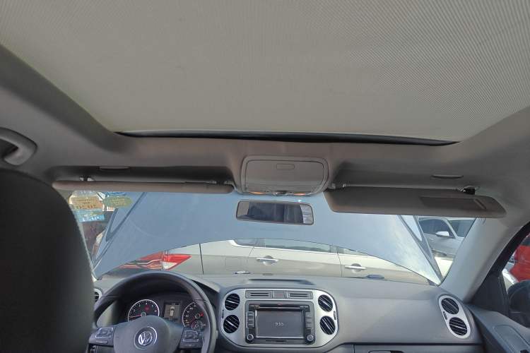 Used Volkswagen Tiguan 2013 1.8TSI Automatic Two-Wheel Drive Luxury Model Headliner