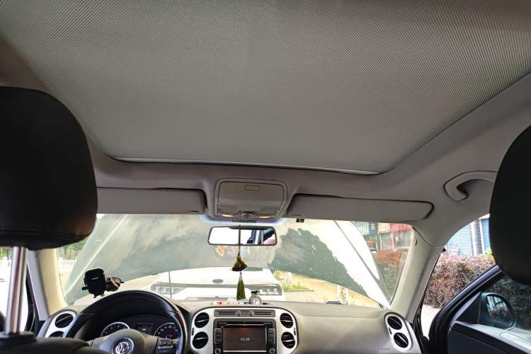 Used Volkswagen Tiguan 2013 1.8 TSI Automatic All-Wheel Drive Luxury Model Headliner