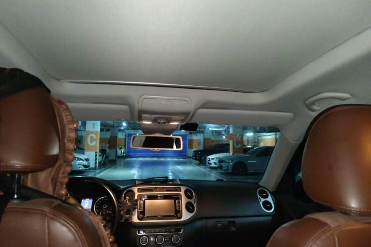 Used Volkswagen Tiguan 2013 2.0 TSI Automatic All-Wheel-Drive Flagship Edition Headliner