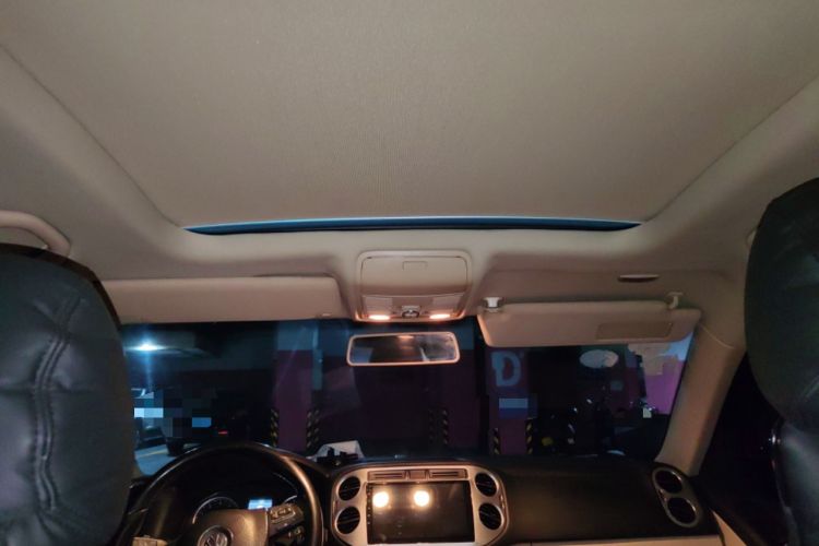 Used Volkswagen Tiguan 2013 1.8 TSI Automatic All-Wheel Drive Luxury Model Headliner