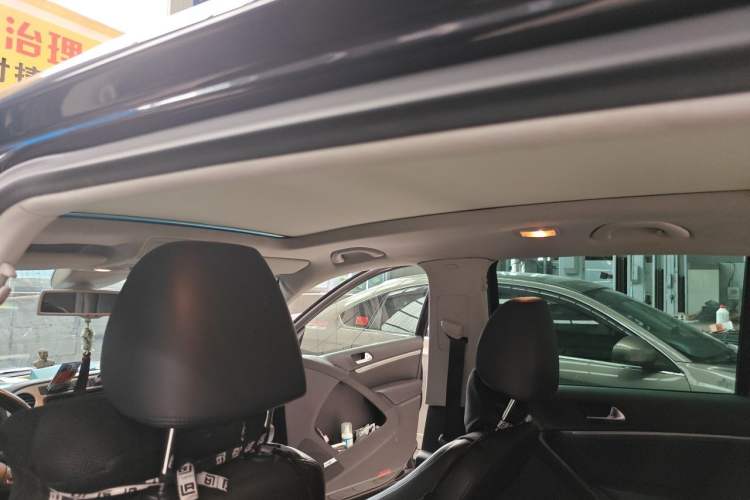 Used Volkswagen Tiguan 2013 2.0 TSI Automatic All-Wheel-Drive Flagship Edition Headliner