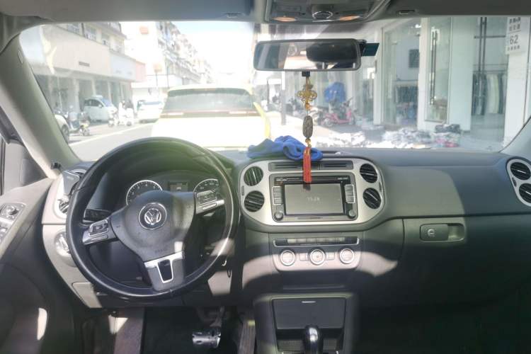 Used Volkswagen Tiguan 2013 1.8TSI Automatic Two-Wheel Drive Luxury Model Headliner