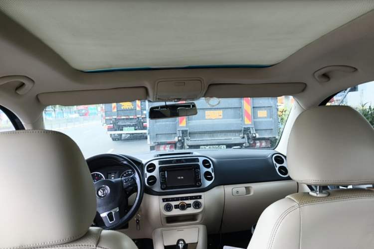 Used Volkswagen Tiguan 2013 1.8 TSI Automatic All-Wheel Drive Luxury Model Headliner