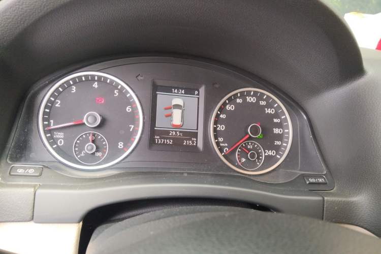 Used Volkswagen Tiguan 2013 2.0 TSI Automatic All-Wheel-Drive Flagship Edition Instrument Cluster