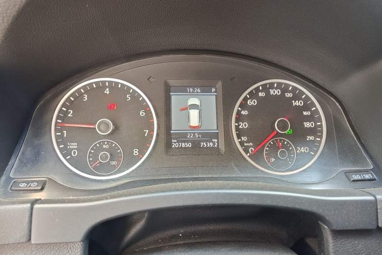 Used Volkswagen Tiguan 2013 1.8 TSI Automatic All-Wheel Drive Luxury Model Instrument Cluster