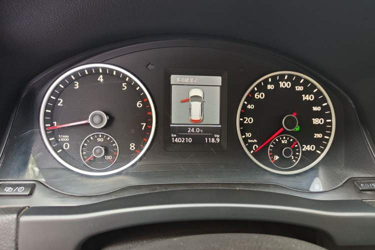 Used Volkswagen Tiguan 2013 1.8 TSI Automatic All-Wheel Drive Luxury Model Instrument Cluster